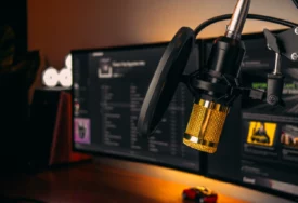 Illustration de l'article : "Comment se lancer dans le podcast en étant timide ?"